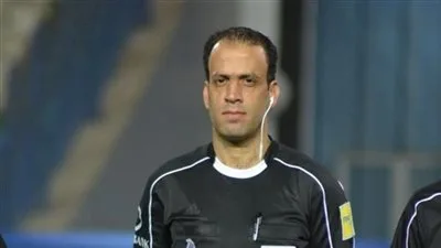 محمد الحنفي يعلن عن اعتزاله التحكيم بشكل رسمي قبيل بداية موسم 2025/2026