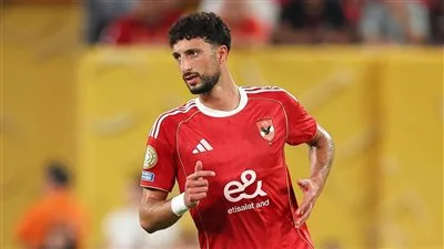 وسام أبو علي يتلقى أشعة رنين في تمرين الأهلي اليوم لتحديد مدى إصابته.