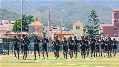 بدون توقف.. الأهلي يستمر في التدريبات الجماعية استعداداً لموسم الكرة الجديد