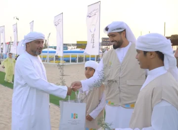 مراكز البلديات توزع نباتات من البيئة المحلية