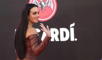 زوجة رونالدو تخلق الجدل بعد زيارتها لمكان عبادة ديني