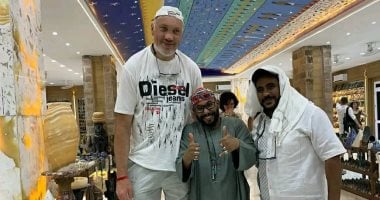 أليكس: سائح بولندي بطول 2.5 متر يفاجئ الأقصر بشراء هدايا!
