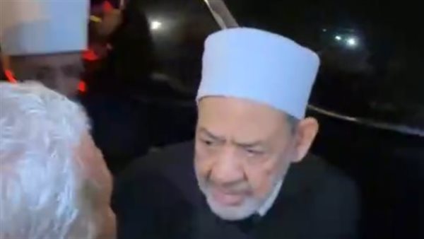 شيخ الأزهر يغادر عزاء الدكتور أحمد عمر هاشم في مسجد الشرطة: ماذا حدث؟