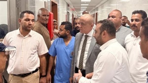 مصرع 6 وإصابة 16 آخرين في حادث الصحراوي الغربي: كيف يواجه محافظ الأقصر الأزمة؟