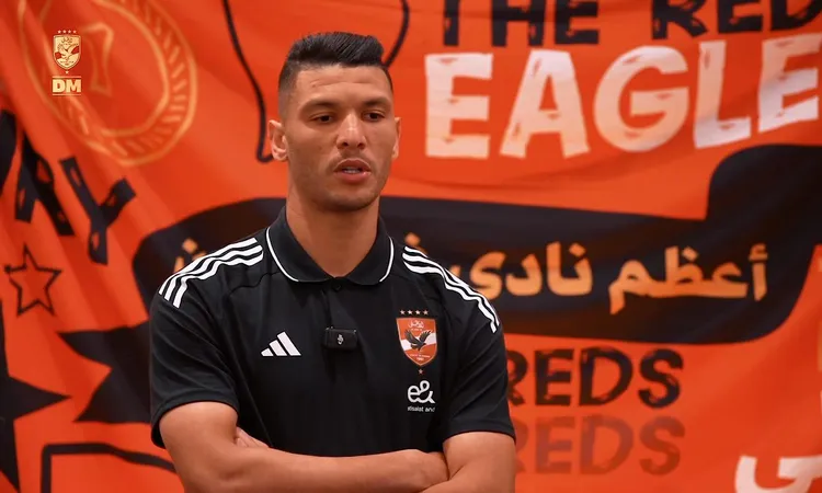 الأهلي يسعى لتسويق أشرف داري لتدعيم صفوفه بمحترف جديد!