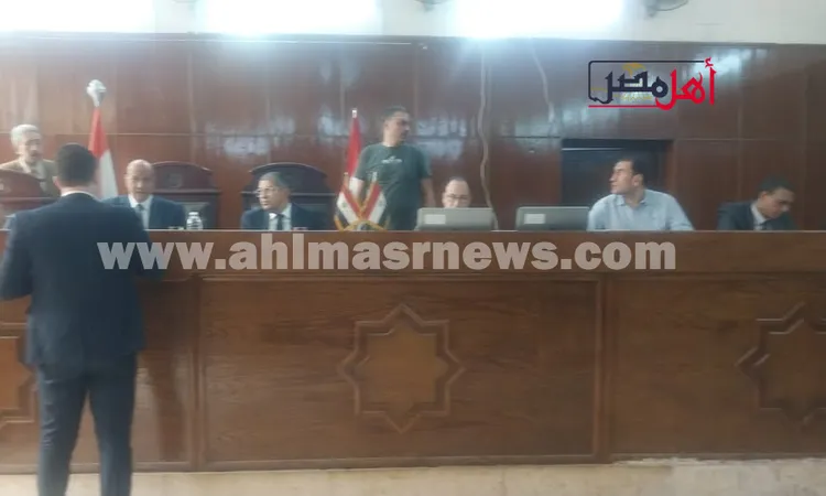 <p><strong>كيف يجذب 13 مرشحًا الأنظار في ماراثون النواب بسوهاج؟</strong></p>