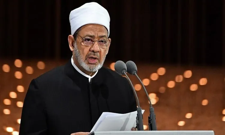 كيف قدم شيخ الأزهر تعازيه لأمير قطر في ضحايا شرم الشيخ؟