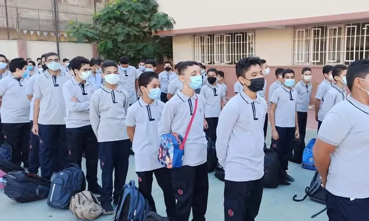 12 مدرسة تواجه عقوبات بسبب ممارسات احتكارية في توزيع الزي المدرسي!