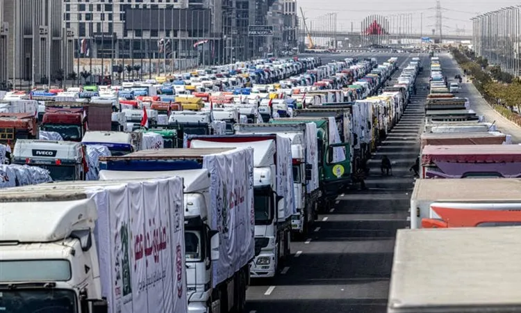 هل ستنقذ قافلة الهلال الأحمر المصري غزة بـ3450 طنًا من الإغاثة؟