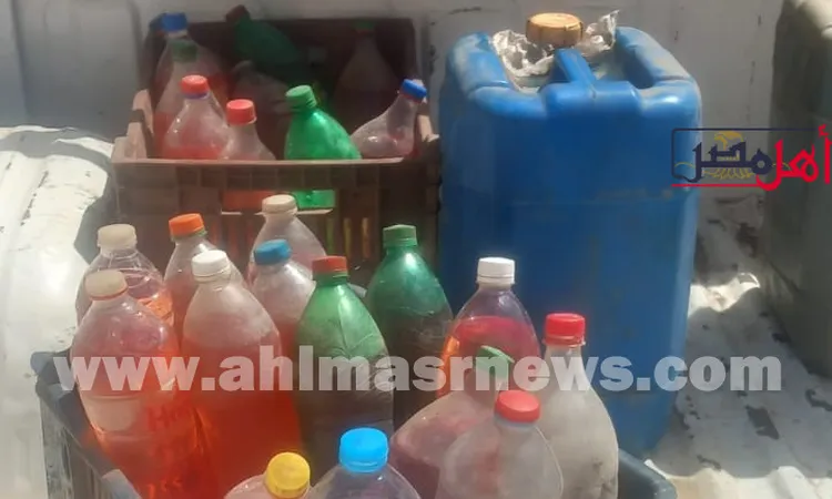 مواد بترولية مضبوطة في محل بقالة بقنا قبل بيعها في السوق السوداء!