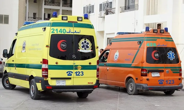 إصابة 11 شخصاً في تصادم سيارة أجرة مع شاحنة قنا – هل حادث آخر؟