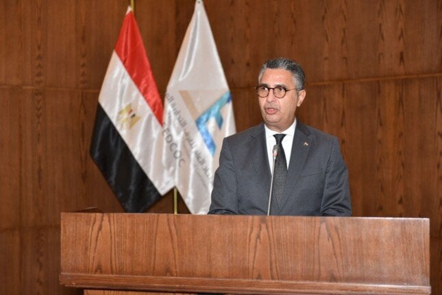 وزير التموين يعقد اجتماعاً مع كبار التجار لبحث استقرار الأسعار وتوفير السلع