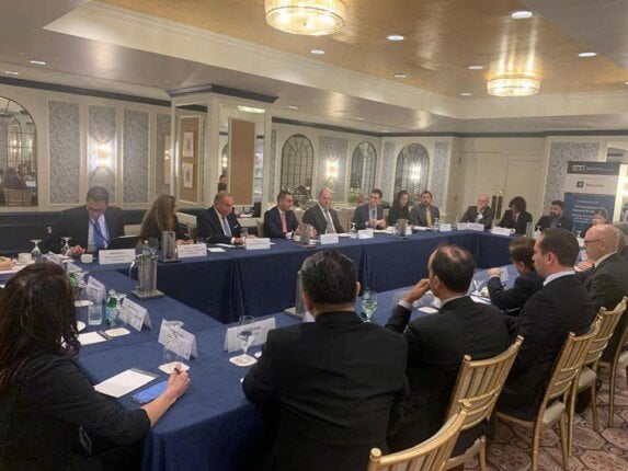 وزير الاستثمار يتألق في مائدة مستديرة بواشنطن: هل يحقق النجاح من خلال مجلس الأعمال للتفاهم الدولي؟