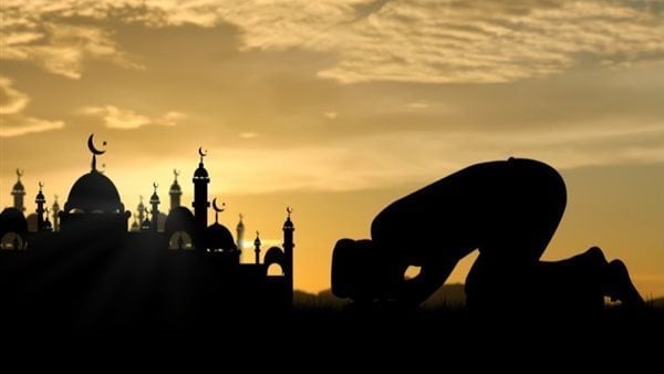 هل تعرف موعد أذان الظهر؟ تعرف على مواقيت الصلاة غدًا في القاهرة!