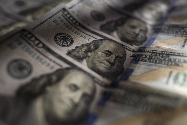 هل يشهد سعر الدولار تحركاً جديداً في بنكي مصر والأهلي؟