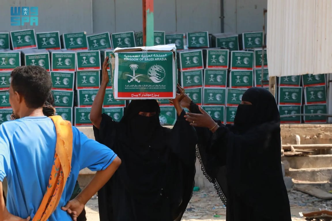 مركز الملك سلمان يوزع 2,160 سلة غذائية في أبين — سبق