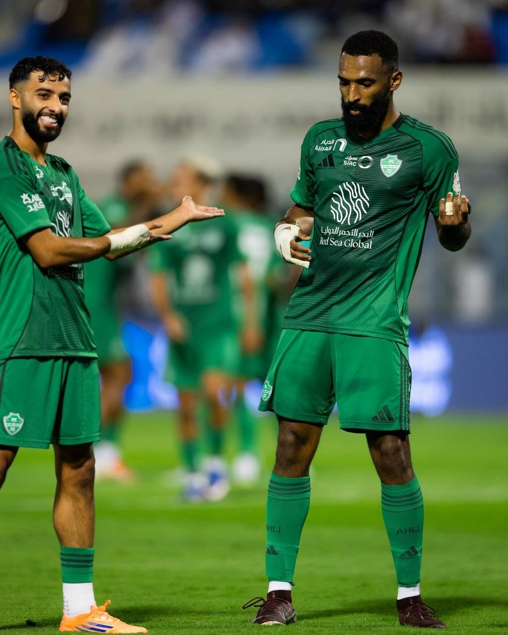 ماتيوس وأبو الشامات يشيدان بجماهير الأهلي بعد رباعية الخليج.. ويعدان بموسم أقوى وإنجازات جديدة