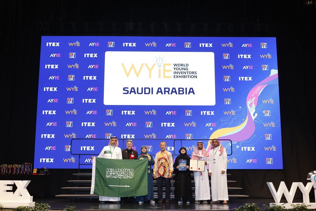 بابتكار “الصناعة الدوائية الصديقة للبيئة”.. الطالبة “لمار العبدلي” تظفر بذهبية “آيتكس” الدولية بماليزيا
