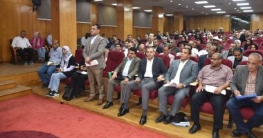 الأقصر تستقبل أكثر من 100 شكوى وطلب في لقاء اليوم المفتوح مع المواطنين.. صور
